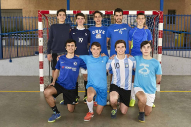 El 22 de abril se celebró en las instalaciones del colegio Nuestra Señora del Huerto de Pamplona el IV Torneo Interparroquial 12 horas de fútbol sala. En él participaron equipos de las parroquias de Santa Teresa, San Nicolás, San Jorge, San Fermín, La Paz, Sagrado Corazón, San Andrés de Villava y Santa María de la Esperanza de Doniantzu (Cizur Mayor). El objetivo, ayudar económicamente a la Fundación que las Hermanas del Huerto tienen en el Congo.