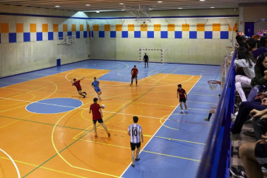 El 22 de abril se celebró en las instalaciones del colegio Nuestra Señora del Huerto de Pamplona el IV Torneo Interparroquial 12 horas de fútbol sala. En él participaron equipos de las parroquias de Santa Teresa, San Nicolás, San Jorge, San Fermín, La Paz, Sagrado Corazón, San Andrés de Villava y Santa María de la Esperanza de Doniantzu (Cizur Mayor). El objetivo, ayudar económicamente a la Fundación que las Hermanas del Huerto tienen en el Congo.