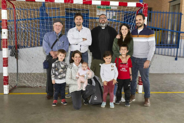 El 22 de abril se celebró en las instalaciones del colegio Nuestra Señora del Huerto de Pamplona el IV Torneo Interparroquial 12 horas de fútbol sala. En él participaron equipos de las parroquias de Santa Teresa, San Nicolás, San Jorge, San Fermín, La Paz, Sagrado Corazón, San Andrés de Villava y Santa María de la Esperanza de Doniantzu (Cizur Mayor). El objetivo, ayudar económicamente a la Fundación que las Hermanas del Huerto tienen en el Congo.