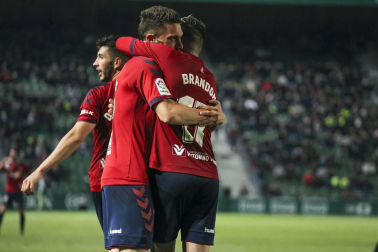 Galería de fotos de la victoria de Osasuna en Elche en la jornada 35 de la Liga 1/2/3.
