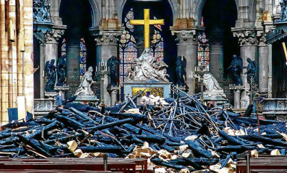Macron se compromete a reconstruir Notre Dame "en los próximos cinco años"