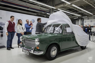 Volkswagen Navarra restaura el primer coche fabricado en Landaben en 1966