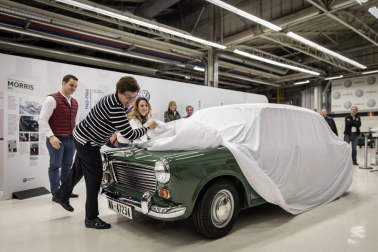 Volkswagen Navarra restaura el primer coche fabricado en Landaben en 1966
