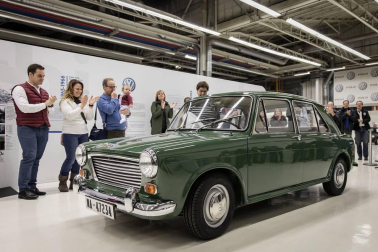 Volkswagen Navarra restaura el primer coche fabricado en Landaben en 1966