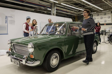 Volkswagen Navarra restaura el primer coche fabricado en Landaben en 1966