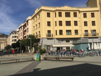 Edificios de viviendas concentrados en el Ensanche y otros destinados al uso público configuran un bloque especial en el patrimonio del municipio