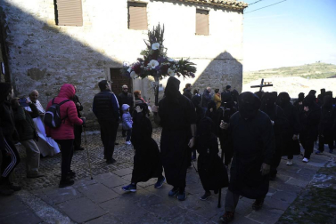 La más multitudinaria de las romerías que al cabo del año se celebran al santuario de Ujué.