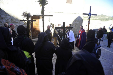 La más multitudinaria de las romerías que al cabo del año se celebran al santuario de Ujué.