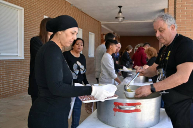 Angelita Alfaro, cocinera autodidacta con 23 libros publicados y premiada internacionalmente, ha sido la encargada de inaugurar la jornada.