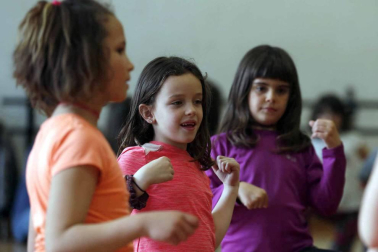 Fotos de los alumnos de la clase de danza tradicional de la Escuela de Música de Alsasua