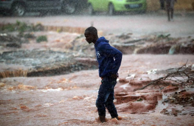 Varias personas fallecieron sepultadas por el derrumbe de un vertedero