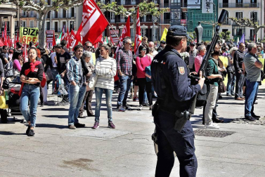 UGT y CC OO de Navarra reivindican "más derechos" para las personas e igualdad
