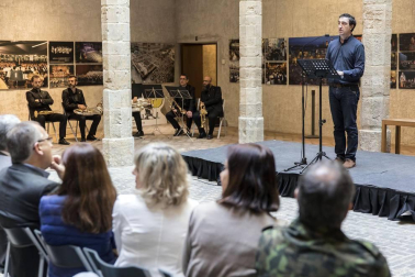El Palacio del Condestable de Pamplona acoge desde este martes una exposición retrospectiva que conmemora los cien años de historia de la banda municipal de música "La Pamplonesa".