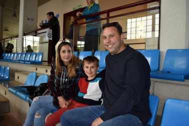 El sábado pasado tuvo lugar en el Polideportivo de Beriáin la XVI edición del Trofeo Oportunidad de Patinaje Artístico sobre Ruedas, en el que tomaron parte más de un centenar de deportistas (desde categoría benjamín a senior). Además de la participación de la escuadra local Larre, compitieron equipos de Aragón, Cantabria, Cataluña, País Vasco, Madrid y Castilla y León. El torneo tuvo un espectacular broche final protagonizado por el barcelonés Pau García, campeón del mundo y de Europa junior 2018 y 15 veces campeón de España.
