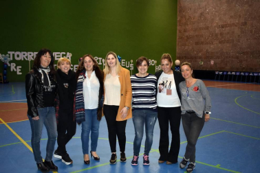 El sábado pasado tuvo lugar en el Polideportivo de Beriáin la XVI edición del Trofeo Oportunidad de Patinaje Artístico sobre Ruedas, en el que tomaron parte más de un centenar de deportistas (desde categoría benjamín a senior). Además de la participación de la escuadra local Larre, compitieron equipos de Aragón, Cantabria, Cataluña, País Vasco, Madrid y Castilla y León. El torneo tuvo un espectacular broche final protagonizado por el barcelonés Pau García, campeón del mundo y de Europa junior 2018 y 15 veces campeón de España.