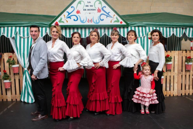 El grupo Alegrías de Burlada organizó la tercera edición de la Feria de Abril, que tuvo lugar en el Polideportivo Hilarión Eslava. Entre las actividades programadas destacó la actuación del Grupo Kelay, de Sanlúcar de Barrameda (Cádiz), y del Coro Rociero Savia Nueva. También hubo concurso de casetas, comida popular, sorteos y, sobre todo, buen ambiente.