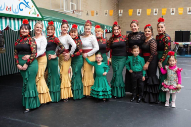 El grupo Alegrías de Burlada organizó la tercera edición de la Feria de Abril, que tuvo lugar en el Polideportivo Hilarión Eslava. Entre las actividades programadas destacó la actuación del Grupo Kelay, de Sanlúcar de Barrameda (Cádiz), y del Coro Rociero Savia Nueva. También hubo concurso de casetas, comida popular, sorteos y, sobre todo, buen ambiente.