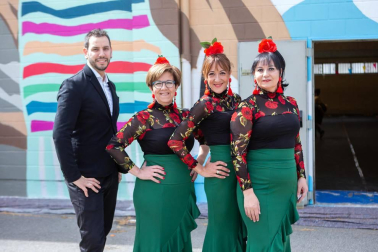 El grupo Alegrías de Burlada organizó la tercera edición de la Feria de Abril, que tuvo lugar en el Polideportivo Hilarión Eslava. Entre las actividades programadas destacó la actuación del Grupo Kelay, de Sanlúcar de Barrameda (Cádiz), y del Coro Rociero Savia Nueva. También hubo concurso de casetas, comida popular, sorteos y, sobre todo, buen ambiente.