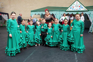 El grupo Alegrías de Burlada organizó la tercera edición de la Feria de Abril, que tuvo lugar en el Polideportivo Hilarión Eslava. Entre las actividades programadas destacó la actuación del Grupo Kelay, de Sanlúcar de Barrameda (Cádiz), y del Coro Rociero Savia Nueva. También hubo concurso de casetas, comida popular, sorteos y, sobre todo, buen ambiente.
