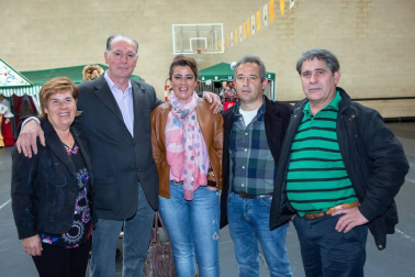 El grupo Alegrías de Burlada organizó la tercera edición de la Feria de Abril, que tuvo lugar en el Polideportivo Hilarión Eslava. Entre las actividades programadas destacó la actuación del Grupo Kelay, de Sanlúcar de Barrameda (Cádiz), y del Coro Rociero Savia Nueva. También hubo concurso de casetas, comida popular, sorteos y, sobre todo, buen ambiente.