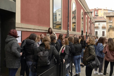 El cantante y compositor Alfred García presentó en la Sala Zentral de Pamplona su primer álbum de estudio, titulado 1016, número que este joven llevó durante el casting para entrar en el programa televisivo Operación Triunfo 2017. Un trabajo que ha contado con señaladas colaboraciones como las de Love Of Lesbian, Pavvla, Carlos Sadness o Amaia Romero. La sala de conciertos pamplonesa colgó días antes el cartel de no hay entradas.