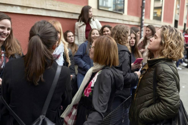 El cantante y compositor Alfred García presentó en la Sala Zentral de Pamplona su primer álbum de estudio, titulado 1016, número que este joven llevó durante el casting para entrar en el programa televisivo Operación Triunfo 2017. Un trabajo que ha contado con señaladas colaboraciones como las de Love Of Lesbian, Pavvla, Carlos Sadness o Amaia Romero. La sala de conciertos pamplonesa colgó días antes el cartel de no hay entradas.