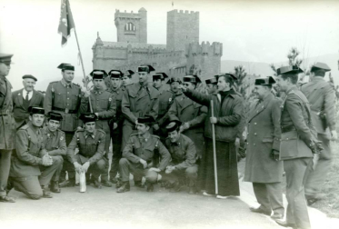La iniciativa de un agente de Pamplona que ha pedido fotos por correo postal a cientos de veteranos da lugar a una selección de recuerdos que verá la luz esta semana como exposición.