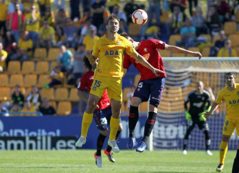 Galería de imágenes del partido disputado este sábado en el estadio de Santo Domingo.