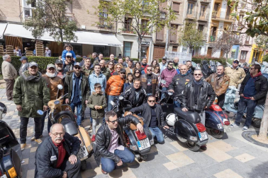 Cientos de personas disfrutaron de los platos preparados por 13 peñas y sociedades a precios populares