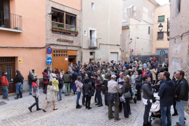 Cientos de personas disfrutaron de los platos preparados por 13 peñas y sociedades a precios populares