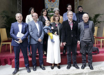 El escritor, docente, investigador y divulgador llama a "mimar la educación y la cultura", que ha definido como "un modo de vivir humanizado"