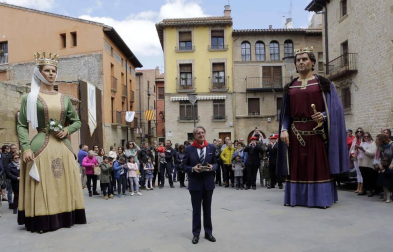 El escritor, docente, investigador y divulgador llama a "mimar la educación y la cultura", que ha definido como "un modo de vivir humanizado"