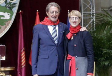 El escritor, docente, investigador y divulgador llama a "mimar la educación y la cultura", que ha definido como "un modo de vivir humanizado"
