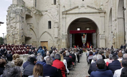 El escritor, docente, investigador y divulgador llama a "mimar la educación y la cultura", que ha definido como "un modo de vivir humanizado"