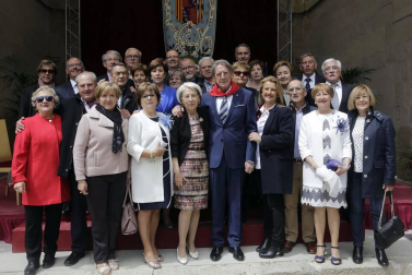 El escritor, docente, investigador y divulgador llama a "mimar la educación y la cultura", que ha definido como "un modo de vivir humanizado"