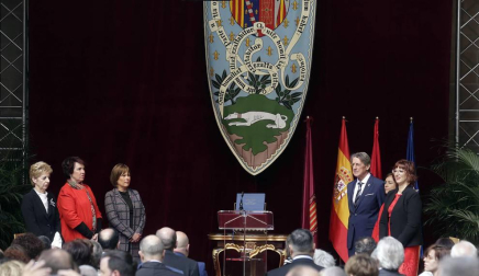 El escritor, docente, investigador y divulgador llama a "mimar la educación y la cultura", que ha definido como "un modo de vivir humanizado"