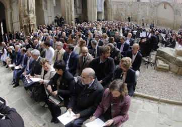 El escritor, docente, investigador y divulgador llama a "mimar la educación y la cultura", que ha definido como "un modo de vivir humanizado"