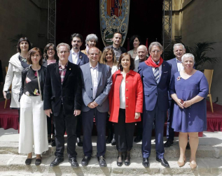 El escritor, docente, investigador y divulgador llama a "mimar la educación y la cultura", que ha definido como "un modo de vivir humanizado"