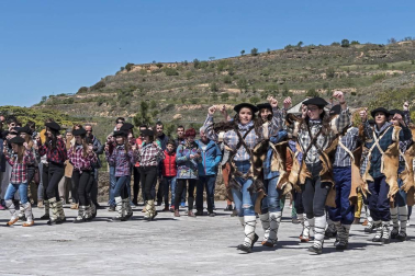 La localidad invitó a degustar 300 kilos de producto preparados en 2.000 bandejas que se agotaron en una hora por las más de 4.000 personas que abarrotaron Dicastillo
