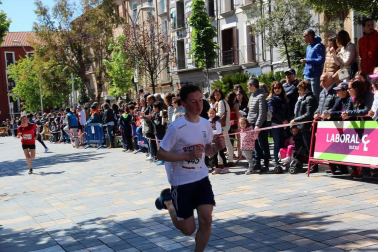 Muñoz y Carrera vencen en la Vuelta a la Mejana. Un total de 929 atletas participaron en la XXXIX edición de esta popular cita de la capital ribera
