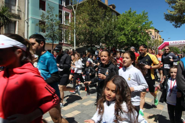 Muñoz y Carrera vencen en la Vuelta a la Mejana. Un total de 929 atletas participaron en la XXXIX edición de esta popular cita de la capital ribera