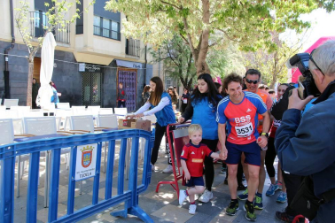 Muñoz y Carrera vencen en la Vuelta a la Mejana. Un total de 929 atletas participaron en la XXXIX edición de esta popular cita de la capital ribera