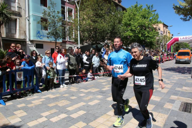 Muñoz y Carrera vencen en la Vuelta a la Mejana. Un total de 929 atletas participaron en la XXXIX edición de esta popular cita de la capital ribera
