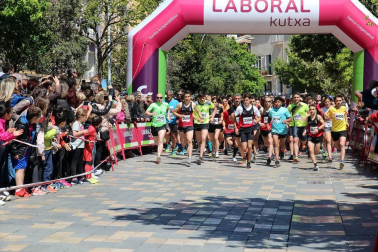 Muñoz y Carrera vencen en la Vuelta a la Mejana. Un total de 929 atletas participaron en la XXXIX edición de esta popular cita de la capital ribera