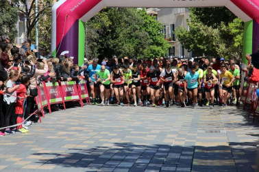 Muñoz y Carrera vencen en la Vuelta a la Mejana. Un total de 929 atletas participaron en la XXXIX edición de esta popular cita de la capital ribera