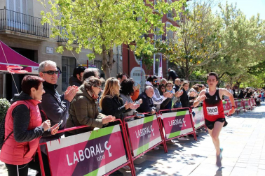 Muñoz y Carrera vencen en la Vuelta a la Mejana. Un total de 929 atletas participaron en la XXXIX edición de esta popular cita de la capital ribera