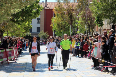 Muñoz y Carrera vencen en la Vuelta a la Mejana. Un total de 929 atletas participaron en la XXXIX edición de esta popular cita de la capital ribera
