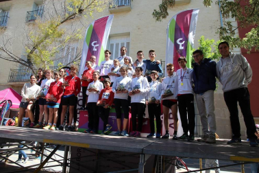 Muñoz y Carrera vencen en la Vuelta a la Mejana. Un total de 929 atletas participaron en la XXXIX edición de esta popular cita de la capital ribera
