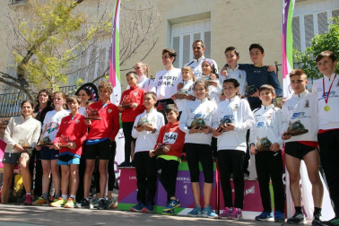 Muñoz y Carrera vencen en la Vuelta a la Mejana. Un total de 929 atletas participaron en la XXXIX edición de esta popular cita de la capital ribera