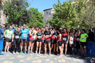 Muñoz y Carrera vencen en la Vuelta a la Mejana. Un total de 929 atletas participaron en la XXXIX edición de esta popular cita de la capital ribera